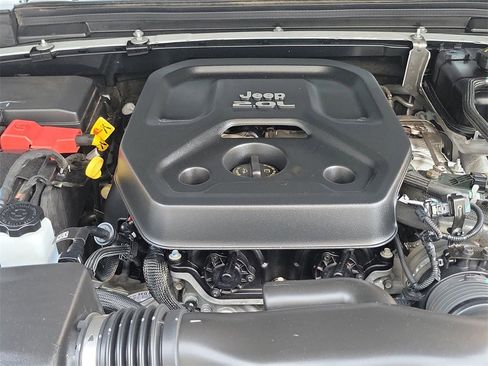 Used 2021 Jeep Wrangler Unlimited Sahara w/ Cold Weather Group image 27