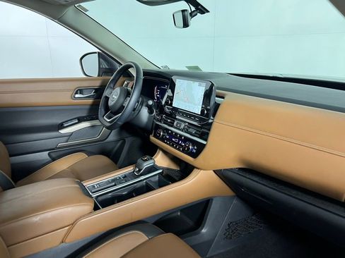 Used 2024 Nissan Pathfinder Platinum w/ Cargo Package image 28