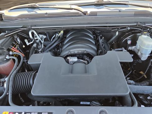 Used 2019 Chevrolet Suburban Premier AWD/4WD image 17