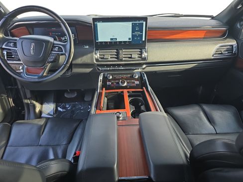 Used 2024 Lincoln Navigator Reserve image 9