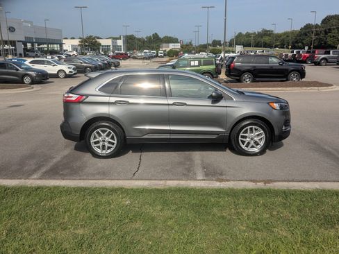 Used 2024 Ford Edge SEL w/ Convenience Package AWD/4WD image 2