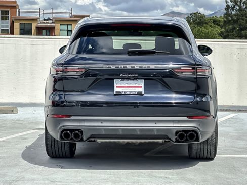 Used 2023 Porsche Cayenne Platinum Edition AWD/4WD image 7
