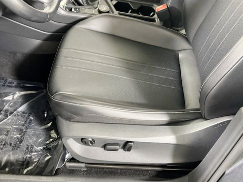 Used 2022 Volkswagen Tiguan SE image 18