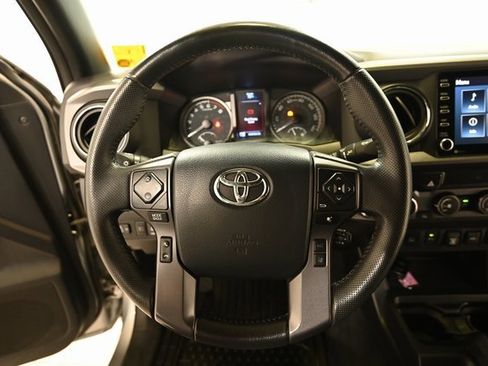 Used 2020 Toyota Tacoma TRD Off-Road image 4