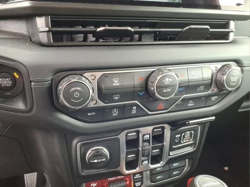 Used 2026 Jeep Gladiator Rubicon AWD/4WD image 12