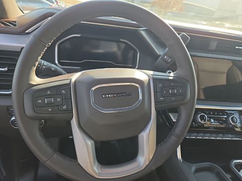Used 2025 GMC Sierra 2500 Denali w/ Technology Package image 10