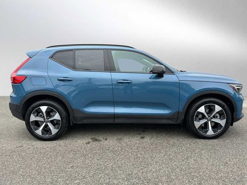 Certified 2025 Volvo XC40 B5 Plus AWD/4WD image 3