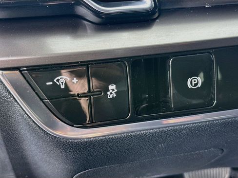 Used 2025 Kia Sportage EX FWD image 14