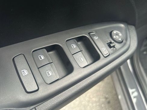 New 2025 Hyundai Venue SEL FWD image 35