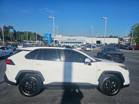 Used 2021 Toyota RAV4 XLE w/ Convenience Package FWD image 39