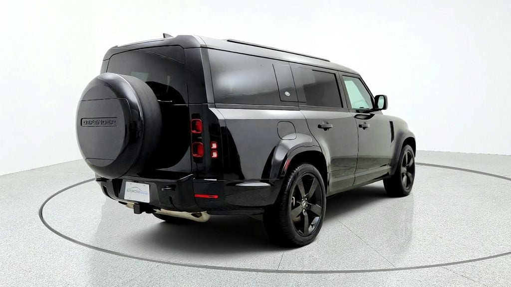 Used 2024 Land Rover Defender 130 X-Dynamic SE AWD/4WD image 5
