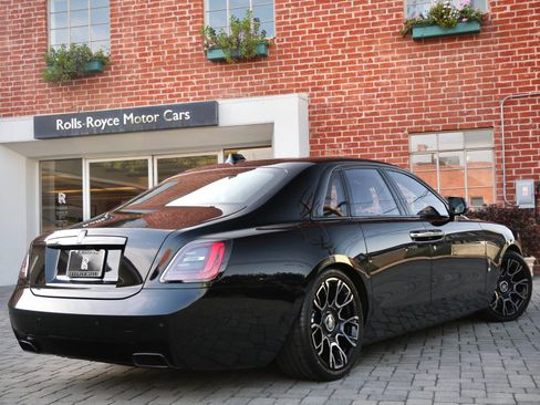 Used 2022 Rolls-Royce Ghost Black Badge image 2