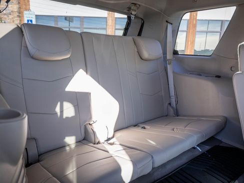 Used 2018 Cadillac Escalade Luxury image 37