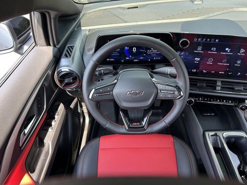 Used 2025 Chevrolet Equinox EV RS image 24