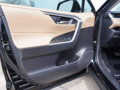 Used 2024 Toyota RAV4 XLE w/ Convenience Package image 8