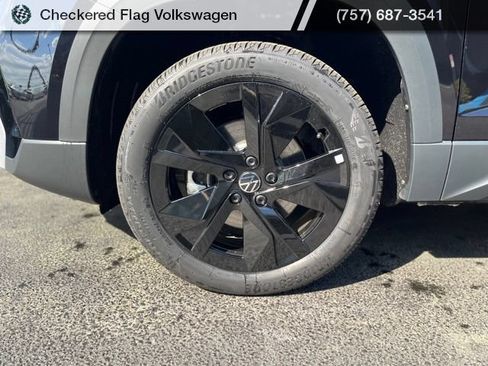 New 2026 Volkswagen Taos SE FWD image 4