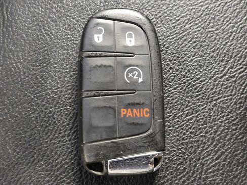 Used 2019 Jeep Compass Latitude w/ Cold Weather Group AWD/4WD image 32