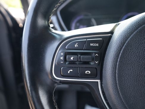 Used 2022 Kia Niro EX FWD image 16