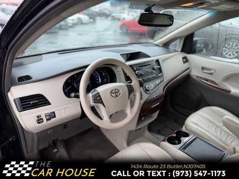 Used 2013 Toyota Sienna XLE image 16