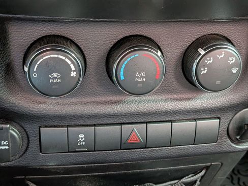 Used 2015 Jeep Wrangler Sport w/ Quick Order Package 23S image 29