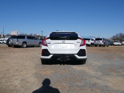 Used 2018 Honda Civic Sport Touring image 4