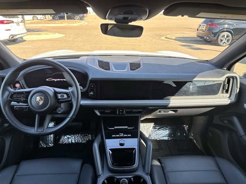Used 2025 Porsche Cayenne image 14