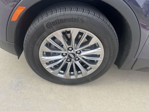 Used 2025 Cadillac XT4 Premium Luxury image 9