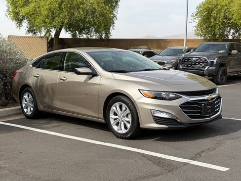 Used 2024 Chevrolet Malibu LT FWD image 2