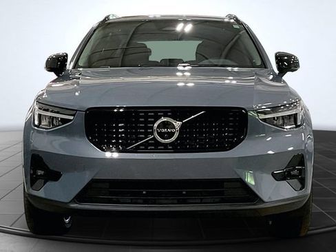 Certified 2023 Volvo XC40 B5 Plus w/ Driver Assist Package AWD/4WD image 4