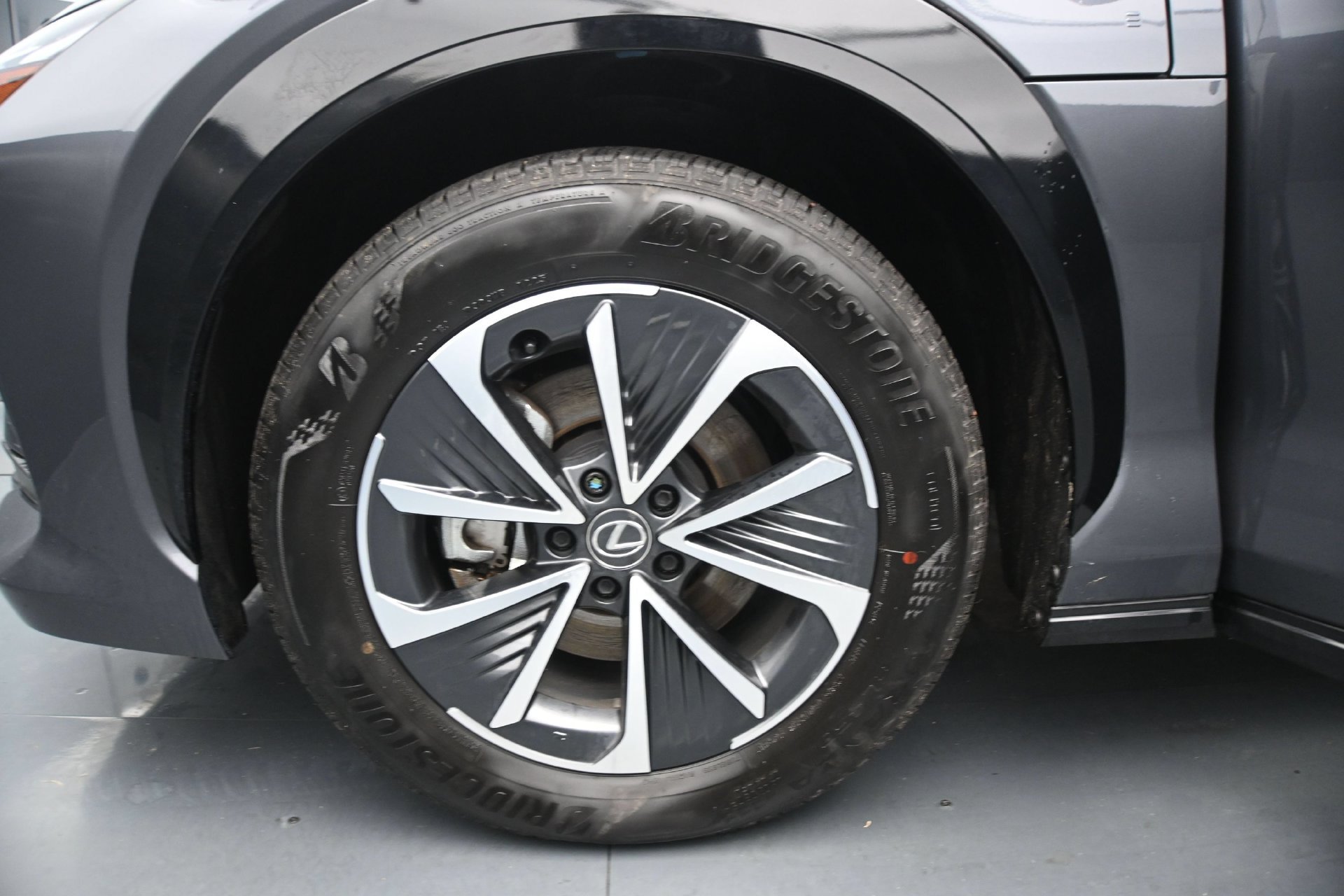 Used 2025 Lexus RZ 300e w/ Accessory Package (2T) FWD image 27