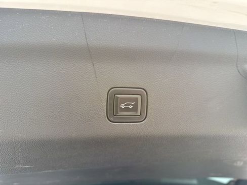 Used 2022 GMC Yukon XL Denali image 46