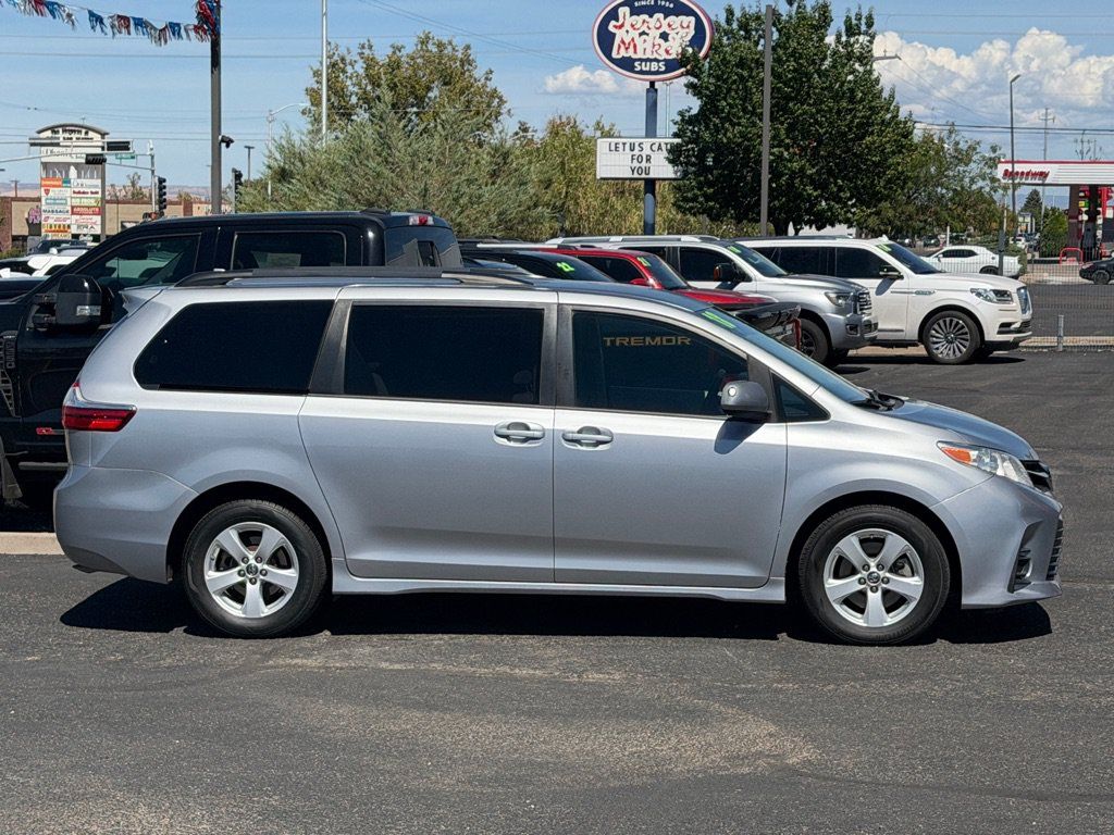 Used 2018 Toyota Sienna LE FWD image 4