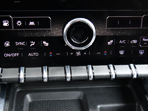 Used 2024 GMC Acadia Elevation image 32