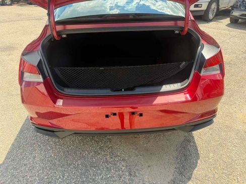 Used 2023 Hyundai Elantra SEL FWD image 5
