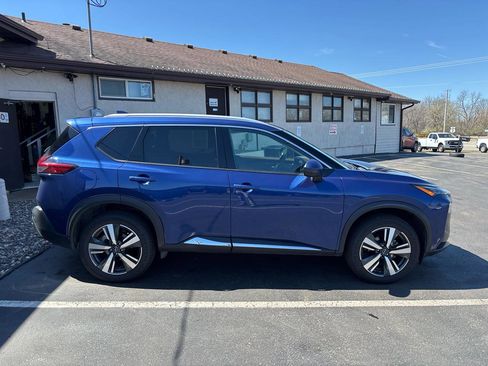 Used 2023 Nissan Rogue SL AWD/4WD image 2