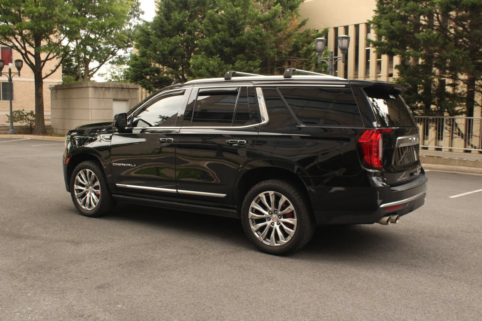 Used 2022 GMC Yukon Denali AWD/4WD image 9