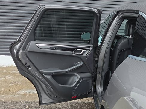 Certified 2016 Porsche Macan S image 17