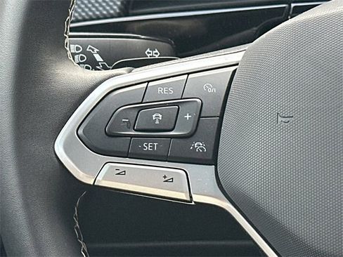 Certified 2025 Volkswagen Atlas Cross Sport SEL image 25