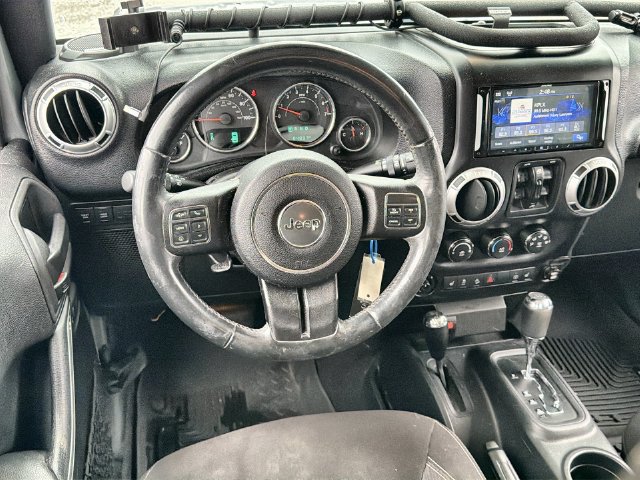 Used 2016 Jeep Wrangler Unlimited Rubicon w/ Connectivity Group AWD/4WD image 14