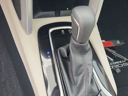 Used 2024 Toyota Corolla Cross XLE image 15
