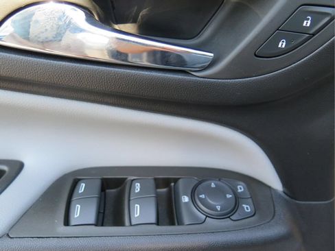 Used 2023 Chevrolet Equinox LT FWD image 11