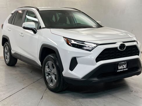 Used 2025 Toyota RAV4 XLE AWD/4WD image 7