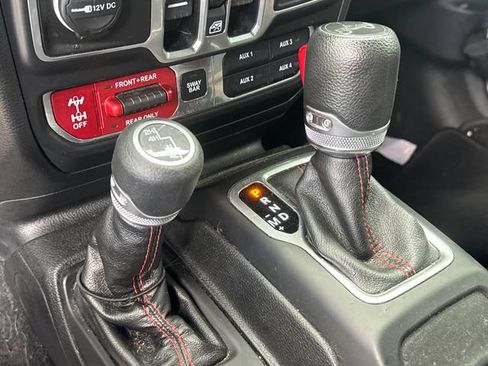 Used 2018 Jeep Wrangler Unlimited Rubicon AWD/4WD image 15