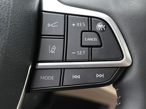 Used 2025 Toyota Highlander Limited AWD/4WD image 21