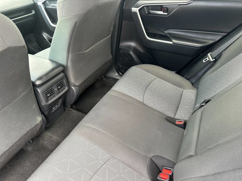 Used 2025 Toyota RAV4 XLE AWD/4WD image 12