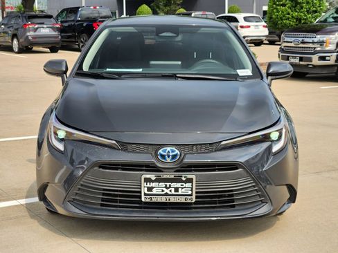 Used 2023 Toyota Corolla LE FWD image 2