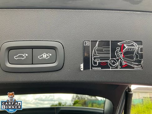 Used 2022 Volvo XC40 P8 Recharge Plus AWD/4WD image 10