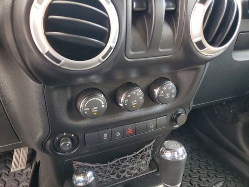 Used 2012 Jeep Wrangler Sahara w/ Connectivity Group image 20