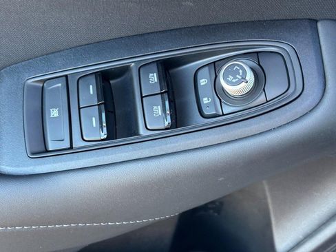 Used 2025 Subaru Outback Premium image 17