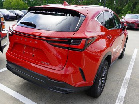 Used 2025 Lexus NX 250 FWD w/ Towing Package (2000 Lbs) image 6